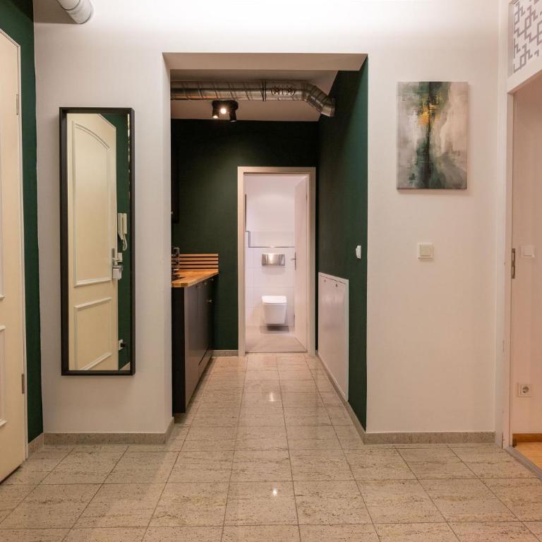 Munich Large Apartment 155 qm with 4 Bedrooms top located 1 to 12 guests - Four-Bedroom Apartment - 30