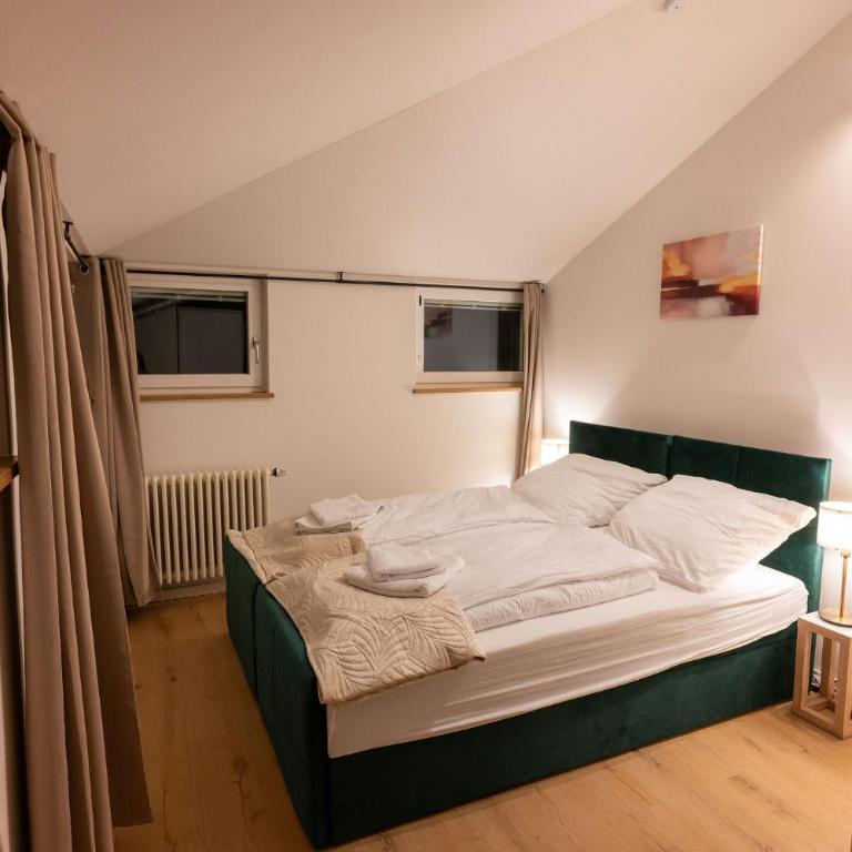 Munich Large Apartment 155 qm with 4 Bedrooms top located 1 to 12 guests - Four-Bedroom Apartment - 22