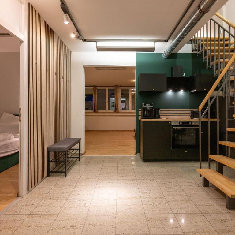 Munich Large Apartment 155 qm with 4 Bedrooms top located 1 to 12 guests - Four-Bedroom Apartment - 4