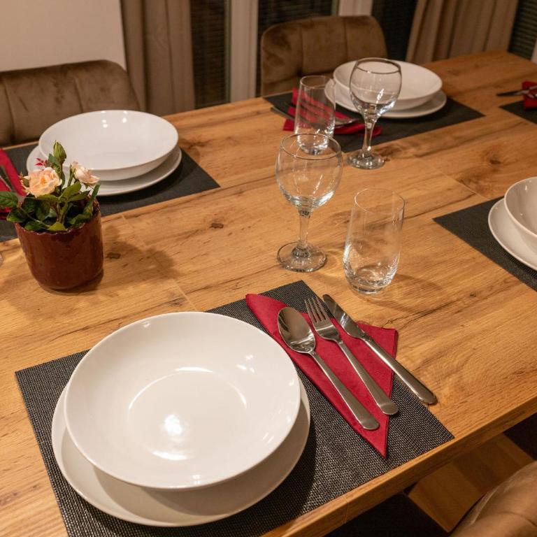 Munich Large Apartment 155 qm with 4 Bedrooms top located 1 to 12 guests - Four-Bedroom Apartment - 15