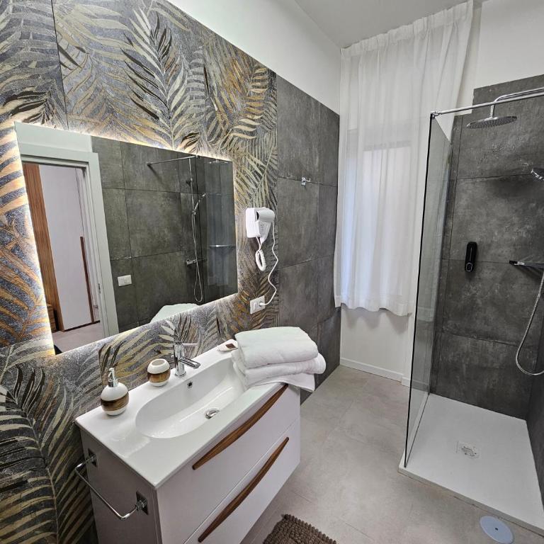 Erminia Suite - Standard Double Room - 5