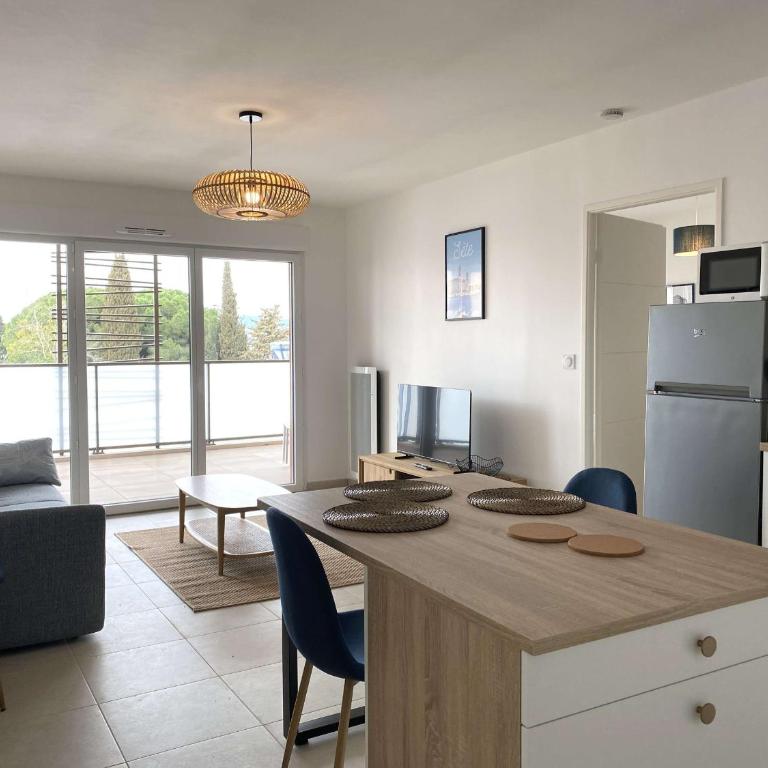 Bel appartement T2 avec terrasse privative et parking à Balaruc-les-Bains - FR-1-553-299 - Appartement - 1