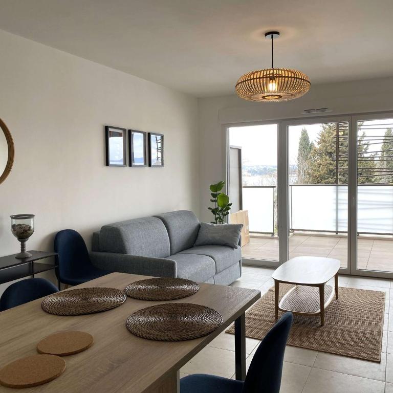 Bel appartement T2 avec terrasse privative et parking à Balaruc-les-Bains - FR-1-553-299 - Appartement - 2