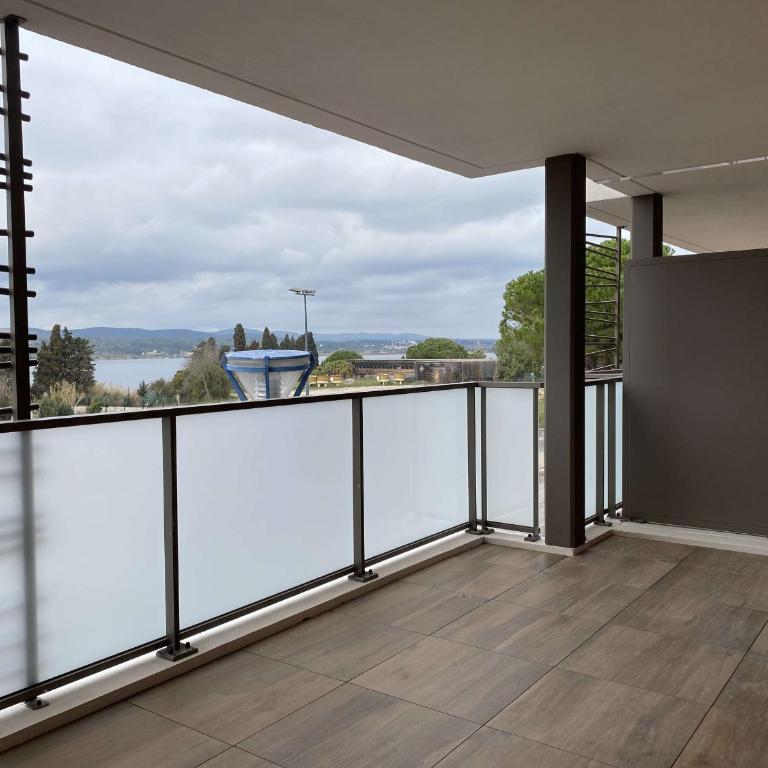 Bel appartement T2 avec terrasse privative et parking à Balaruc-les-Bains - FR-1-553-299 - Appartement - 11