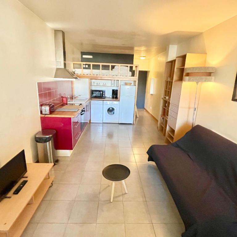 Studio centre, spacieux, plage à 500m, 4 personnes, loggia - FR-1-716-80 - Studio - 2