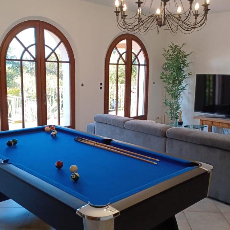 Séjour détente dans une villa avec piscine privée, nature, golf et mer à proximité - Three-Bedroom House - 12