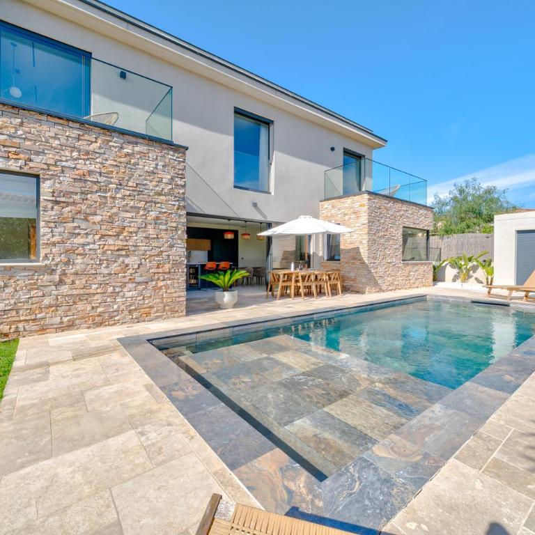 Villa Moderne avec Piscine Privée - Proche de Nice - Villa 3 Chambres - 9