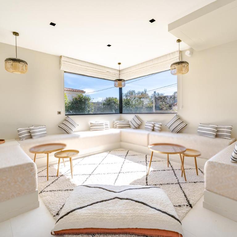 Villa Moderne avec Piscine Privée - Proche de Nice - Villa 3 Chambres - 32
