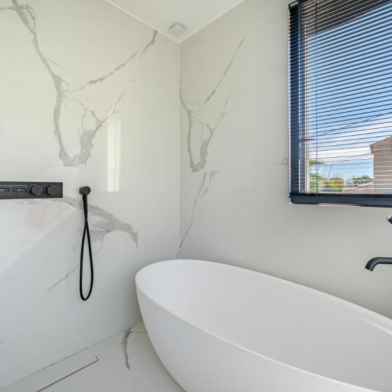 Villa Moderne avec Piscine Privée - Proche de Nice - Villa 3 Chambres - 22