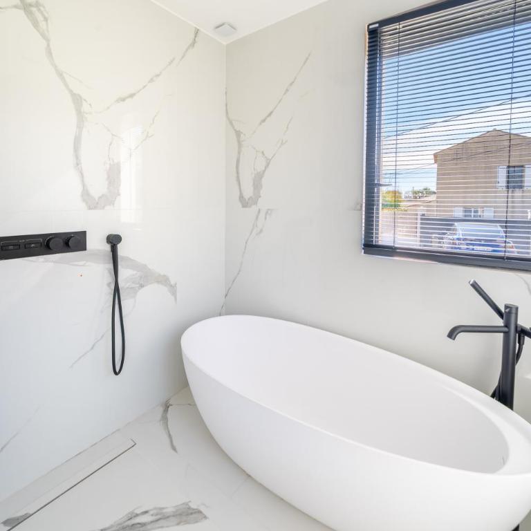 Villa Moderne avec Piscine Privée - Proche de Nice - Villa 3 Chambres - 23