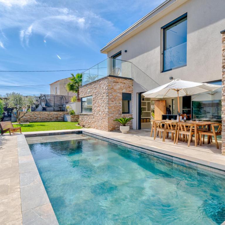 Villa Moderne avec Piscine Privée - Proche de Nice - Villa 3 Chambres - 8