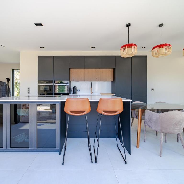 Villa Moderne avec Piscine Privée - Proche de Nice - Villa 3 Chambres - 6