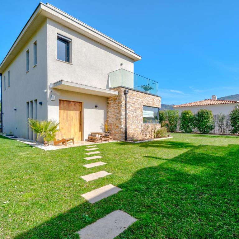 Villa Moderne avec Piscine Privée - Proche de Nice - Villa 3 Chambres - 13