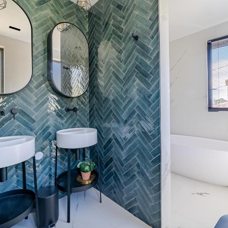 Villa Moderne avec Piscine Privée - Proche de Nice - Villa 3 Chambres - 21