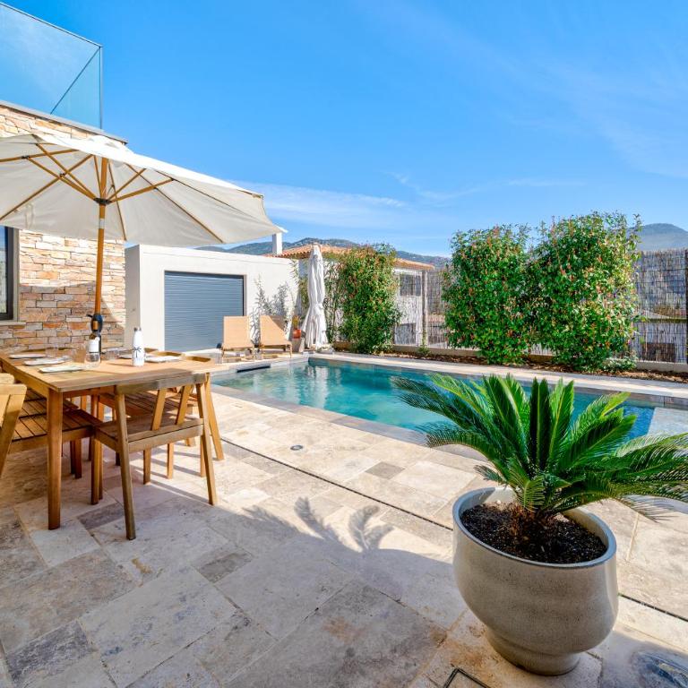 Villa Moderne avec Piscine Privée - Proche de Nice - Villa 3 Chambres - 1