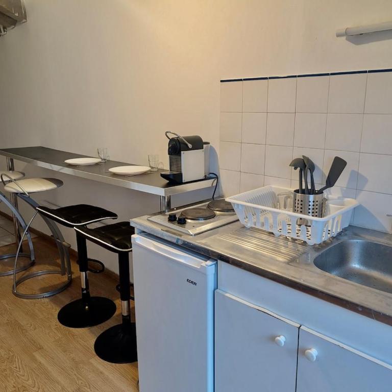 Studio Hyper Centre au Calme, Confort & Équipé - Two-Bedroom Apartment - 3
