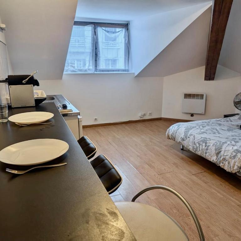 Studio Hyper Centre au Calme, Confort & Équipé - Two-Bedroom Apartment - 4