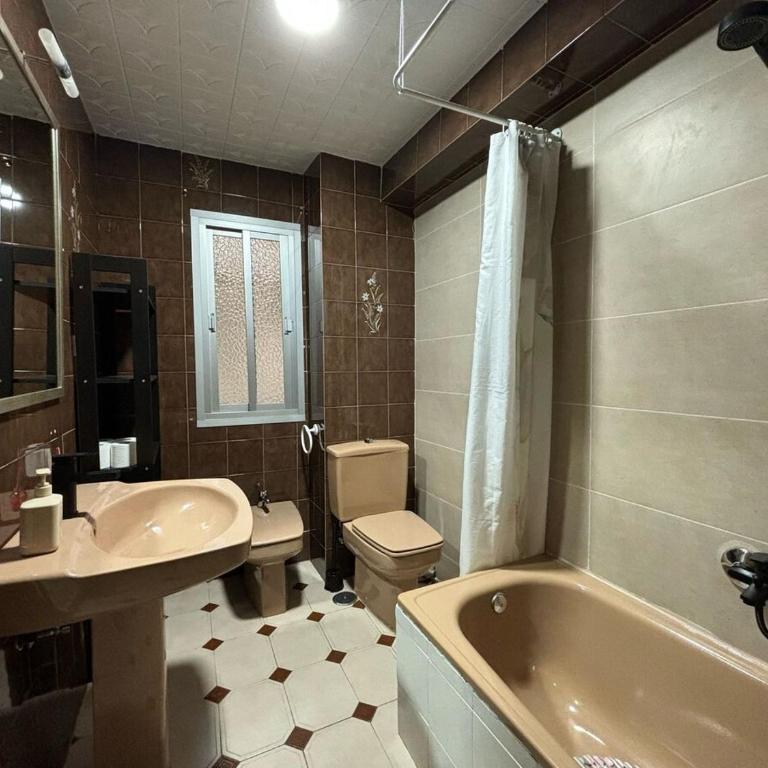 Suite Alhamar - Five-Bedroom Apartment - 11
