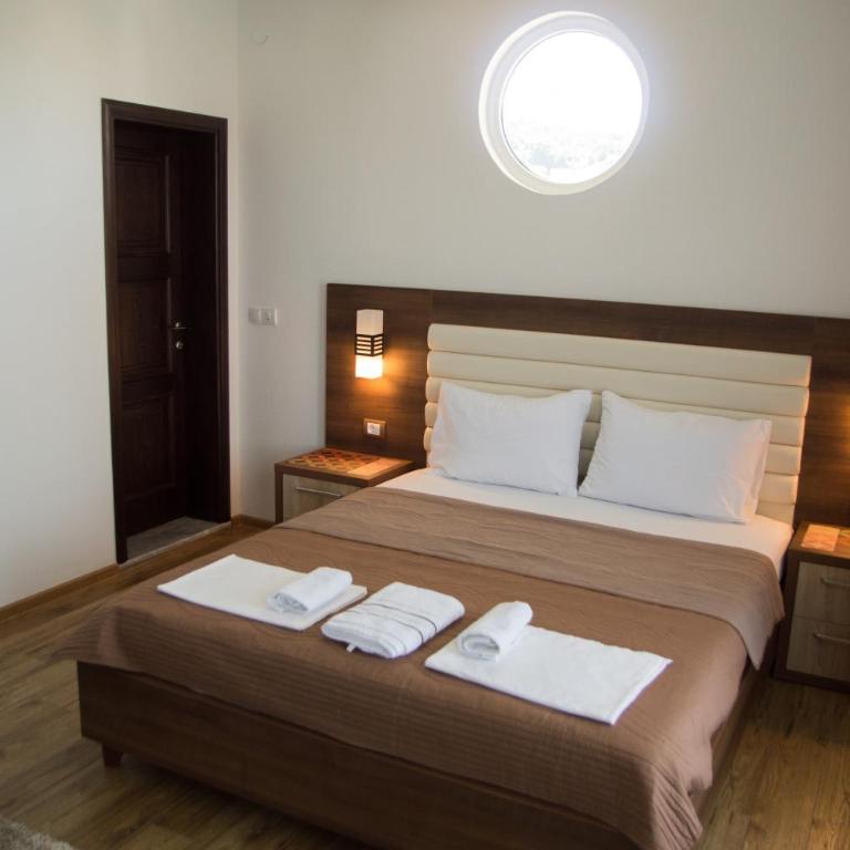 B&B Lovac - Soba sa Bračnim Krevetom (Queen-size) i Pogledom na Bazen - 4