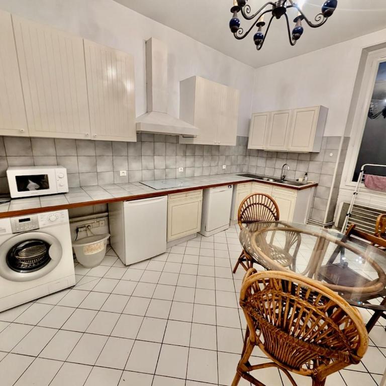 Bright & Spacious 2-Bedroom Apartment - Parking & Close to Train Station & Downtown - Apartment mit 2 Schlafzimmern - 10