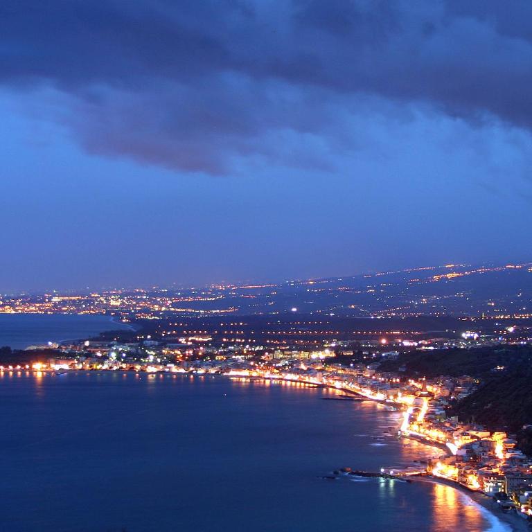 Taormina center 4 BR penthouse, terrace with views - Four-Bedroom Apartment - Attic - 18
