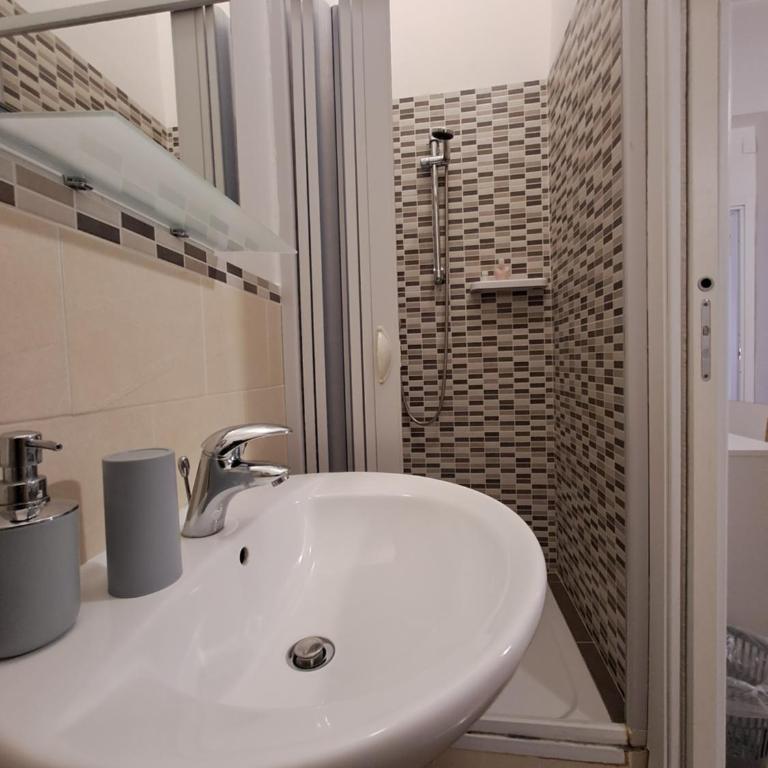Bedroom la stazione - Double Room with Balcony - 14