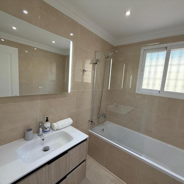 Residence TuAlto - Two-Bedroom Apartment - 18