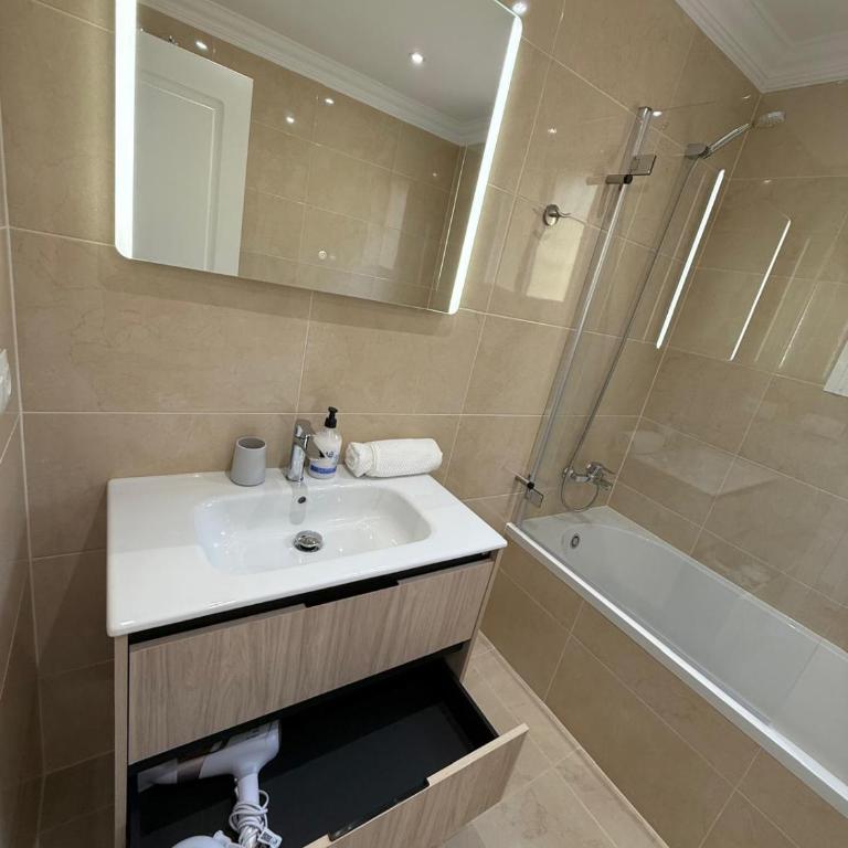 Residence TuAlto - Two-Bedroom Apartment - 20