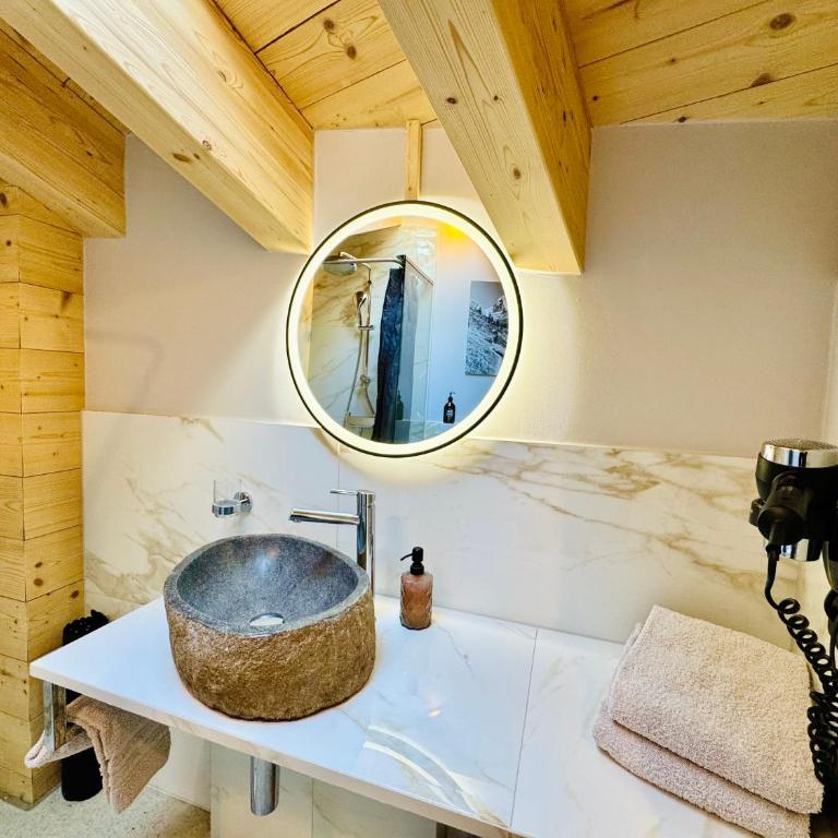 Peaky Riders Self Check-in Hotel - Doppelzimmer mit Bergblick - 3