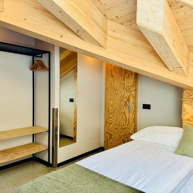 Peaky Riders Self Check-in Hotel - Doppelzimmer mit Bergblick - 6