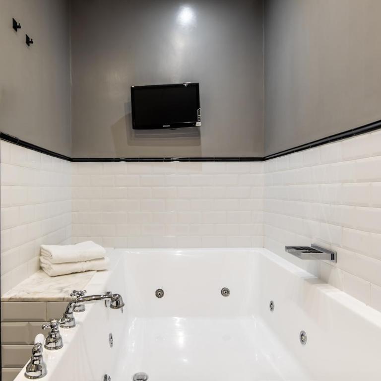 Dimora Colosseum Luxe - Jacuzzi & Private Patio - Two-Bedroom Apartment - 27