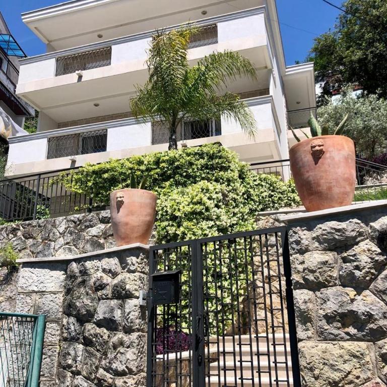 Great 1-Bedroom Private Apartment in Villa - One-Bedroom Apartment with Terrace - 17