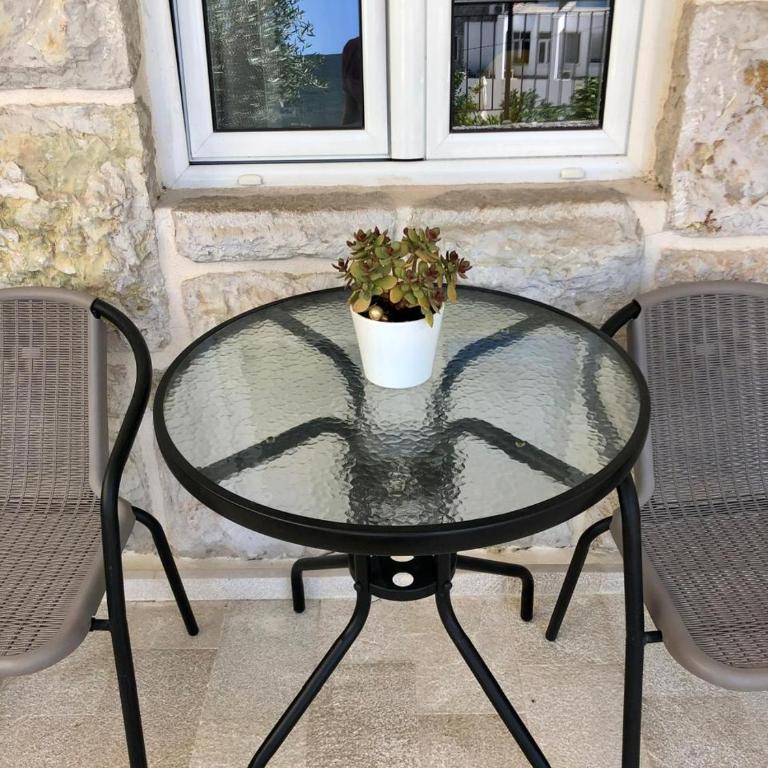 Great 1-Bedroom Private Apartment in Villa - One-Bedroom Apartment with Terrace - 16