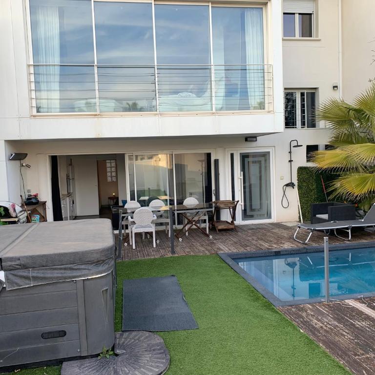 Logement dans une résidence de bien être avec jacuzzi et piscine chauffée - Appartement avec Terrasse - 5