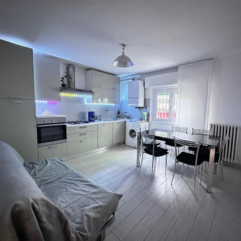 INFONDOALMAR RIMINI --Intero Apt Indipendente-Netflix-MetroMare a 40m-Proiettore 4k Cinema-WiFi Fibra-Led-Parcheggio-Riscaldamento-- - Appartamento con 1 Camera da Letto - 6