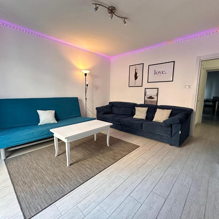 INFONDOALMAR RIMINI --Intero Apt Indipendente-Netflix-MetroMare a 40m-Proiettore 4k Cinema-WiFi Fibra-Led-Parcheggio-Riscaldamento-- - Appartamento con 1 Camera da Letto - 8