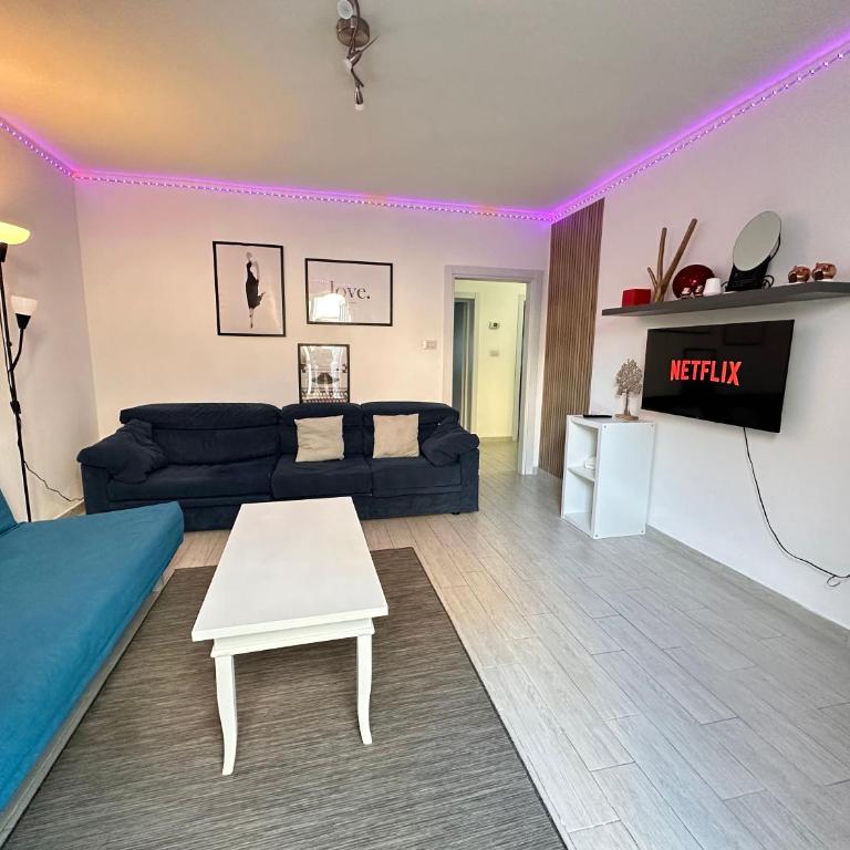 INFONDOALMAR RIMINI --Intero Apt Indipendente-Netflix-MetroMare a 40m-Proiettore 4k Cinema-WiFi Fibra-Led-Parcheggio-Riscaldamento-- - Appartamento con 1 Camera da Letto - 7