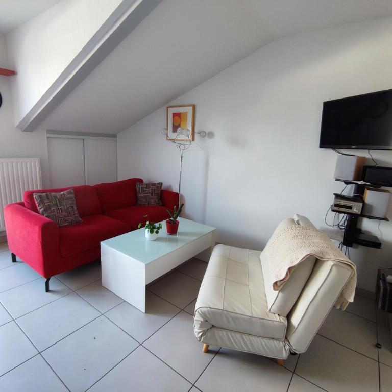 Location de charme T3 au 2e étage et dernier étage - Apartamento de 2 dormitorios - 4