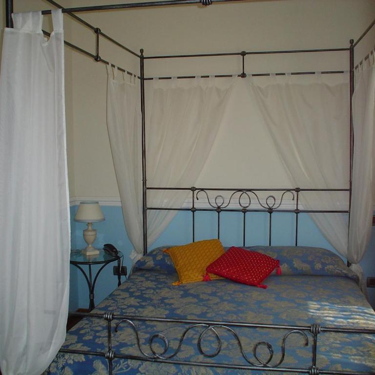 Petit Chateau - Camera Quadrupla con Balcone - 4