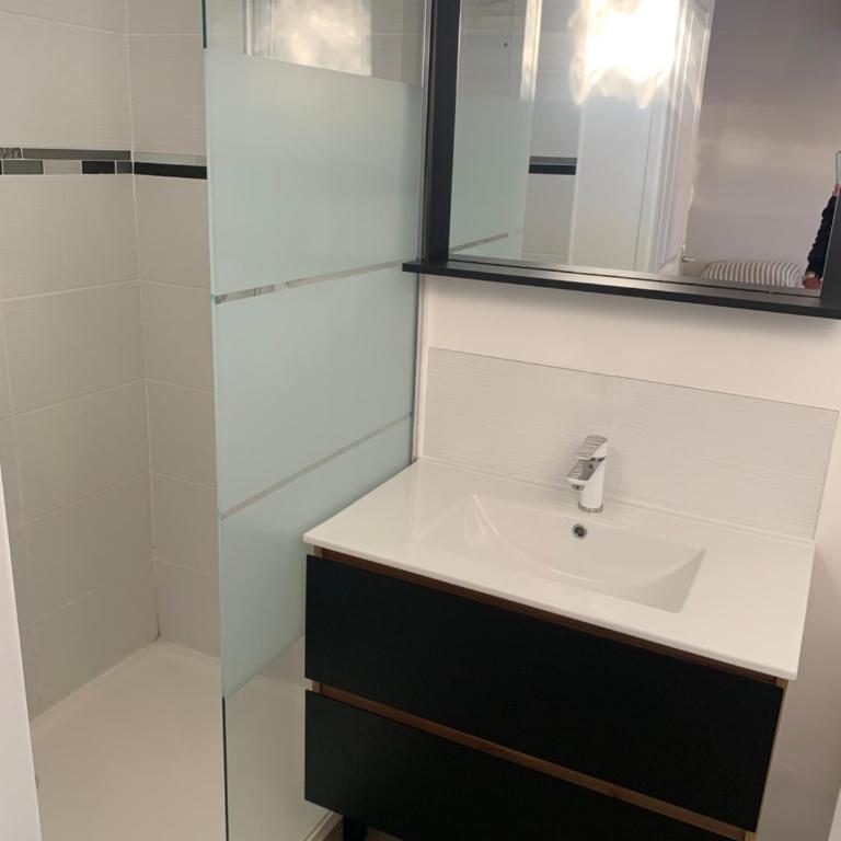 Logement dans une résidence de bien être avec jacuzzi et piscine chauffée - Appartement avec Terrasse - 33