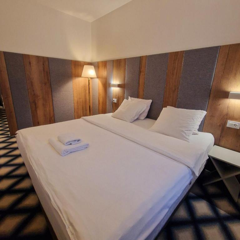 Swiss Plus Hotel - Superior Double or Twin Room - 14