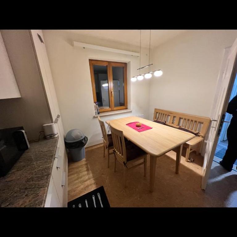LA Haus für Monteure, Arbeiter, Pendler, ganzes Haus mit Garten, 5 Zimmer - Apartment - 13