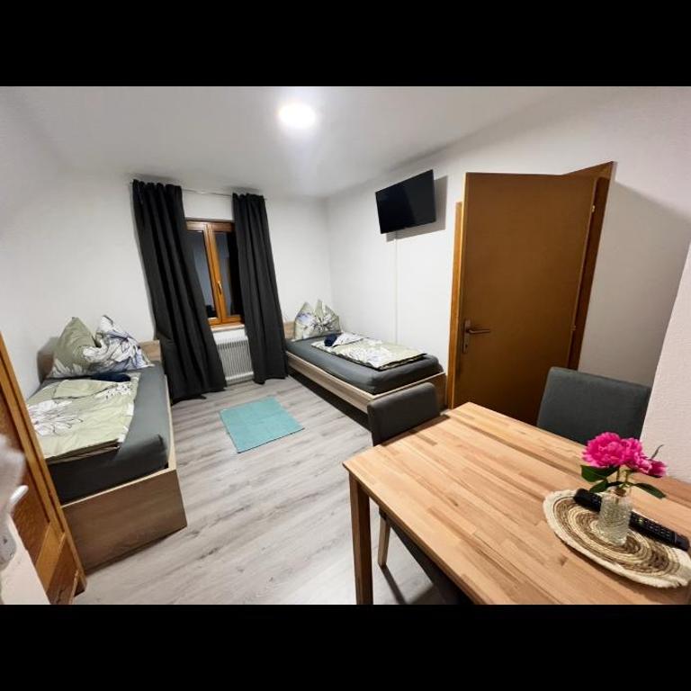 LA Haus für Monteure, Arbeiter, Pendler, ganzes Haus mit Garten, 5 Zimmer - Apartment - 14