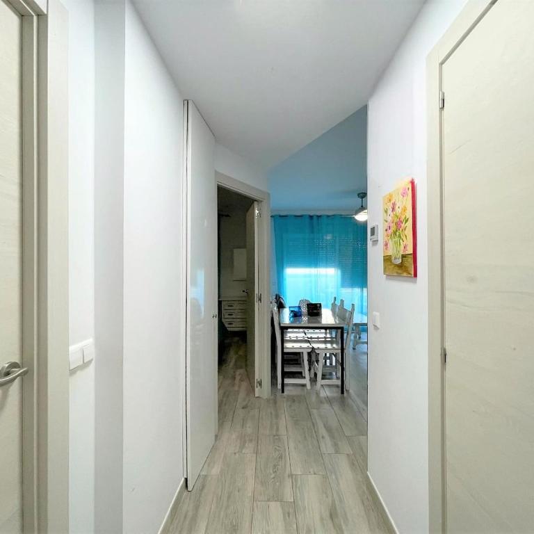Apartment with sea views in Benalbeach - Two-Bedroom Apartment - 10
