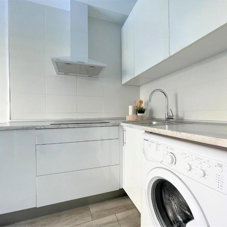 Apartment with sea views in Benalbeach - Two-Bedroom Apartment - 9