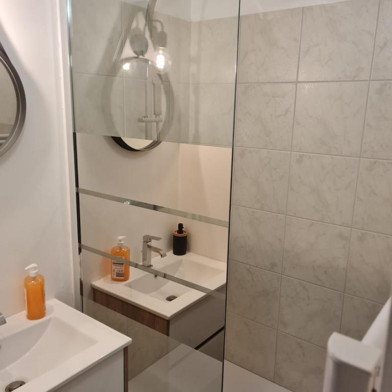Appartement T2 proche gare et centre ville - Apartamento de 1 dormitorio - 17