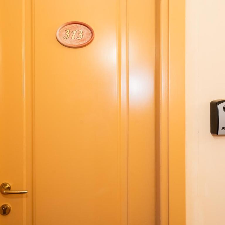 SMN Suites - Camera Matrimoniale con Bagno Privato - 3
