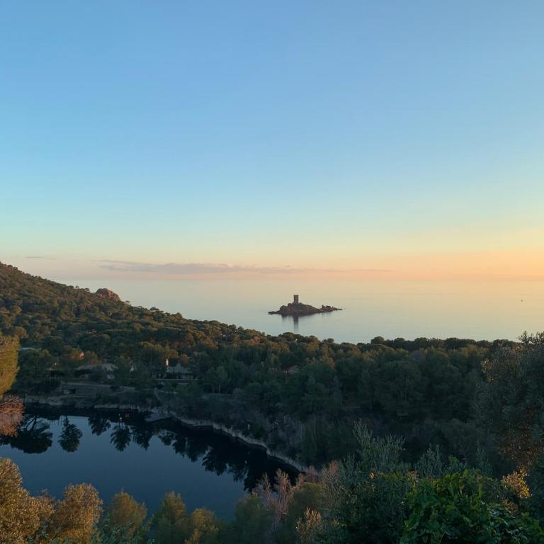 Cap Esterel - endroit magique entre mer et l'Esterel - agréable 2 pièces au gout du jour vue mer - Appartement 1 Chambre - 46