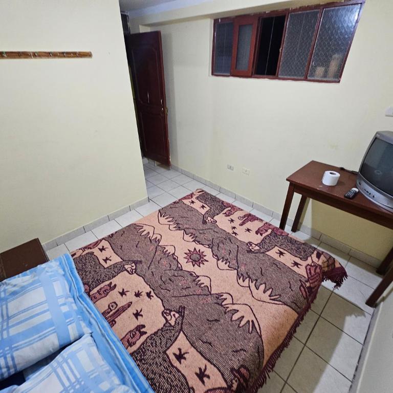 HOSPEDAJE ALVARADO - Matrimonial - 301 - Bueno Bonito y Barato - Deluxe Queen Room - 2