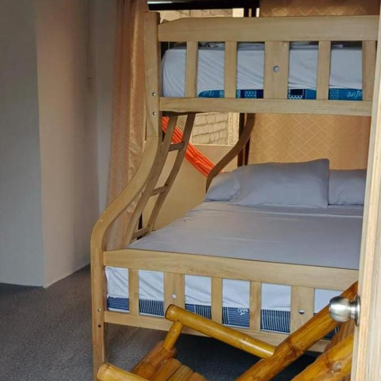 Hostal Oasis - Habitación Cuádruple Estándar - 1